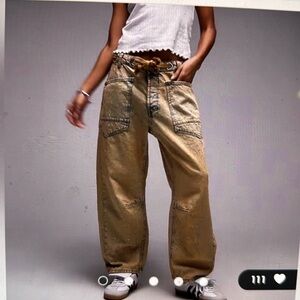 FREE PEOPLE-WE THE FREE MOXIE LOW SLUNG DISTRESS JEANS IN COWBOY BROWN